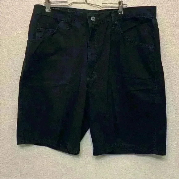 Wrangler Other - Wrangler black relaxed fit mens shorts sz 36 western blue collar casual work